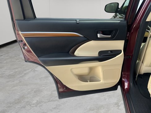 Used 2018 Toyota Highlander Limited image 17