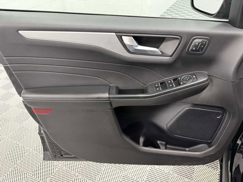 Used 2023 Ford Escape Platinum image 10