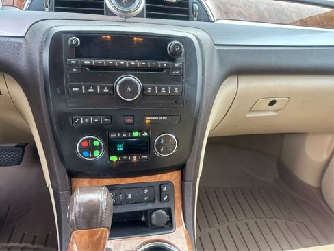 Used 2011 Buick Enclave CXL image 25