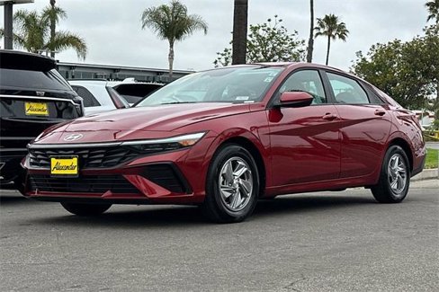 Used 2025 Hyundai Elantra SE image 8