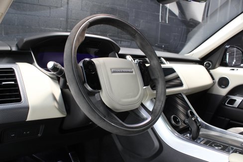Used 2020 Land Rover Range Rover Sport HST image 22