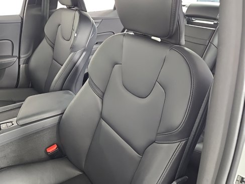 Certified 2025 Volvo S60 B5 Core image 17