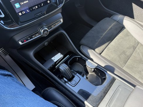 Used 2021 Volvo XC40 P8 Recharge image 18