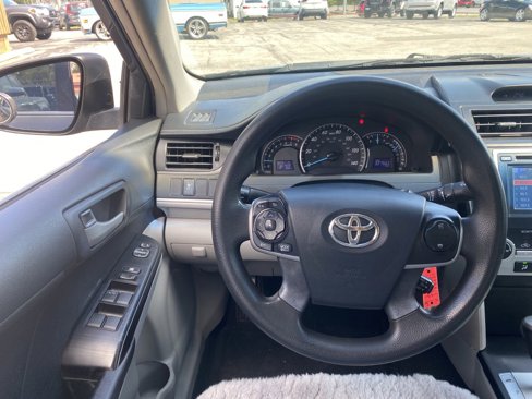 Used 2012 Toyota Camry LE image 6