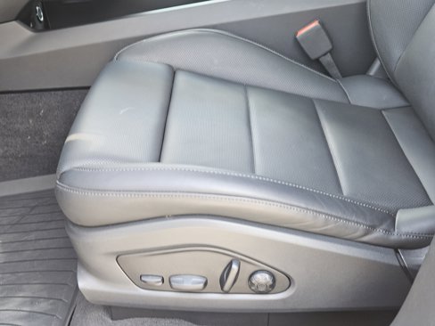 Certified 2024 Porsche Macan 4 Electric image 31