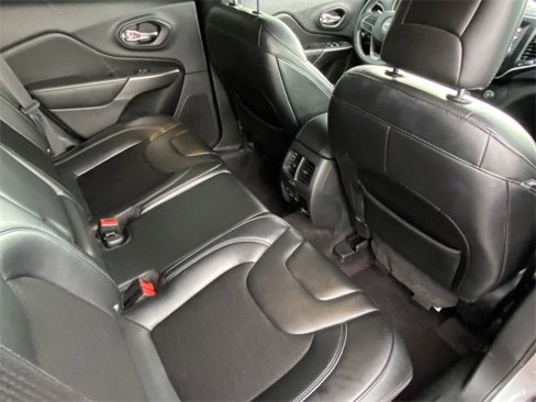 Used 2019 Jeep Cherokee Latitude Plus w/ Comfort/Convenience Group image 22