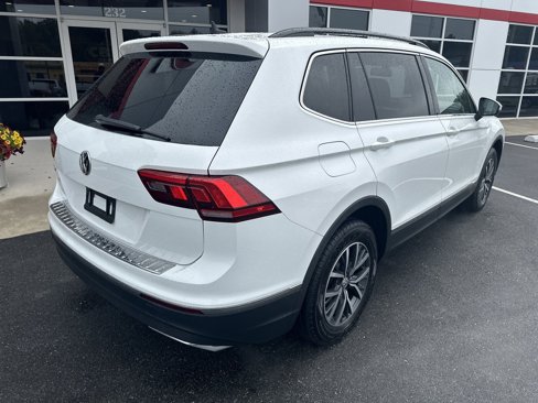 Used 2020 Volkswagen Tiguan SE w/ Panoramic Sunroof Package image 8