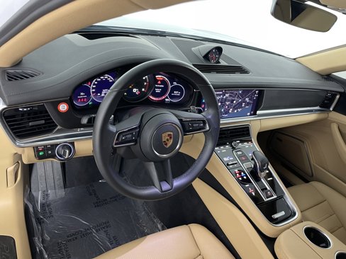 Certified 2022 Porsche Panamera Platinum Edition image 4
