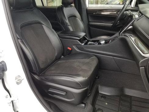 Certified 2022 Jeep Grand Cherokee L Laredo image 12