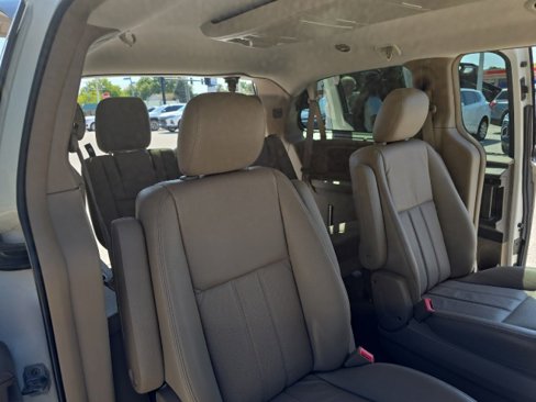 Used 2011 Chrysler Town & Country Touring-L w/ Driver Convenience Group image 35