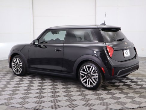 Used 2025 MINI Cooper 2-Door Hardtop image 8