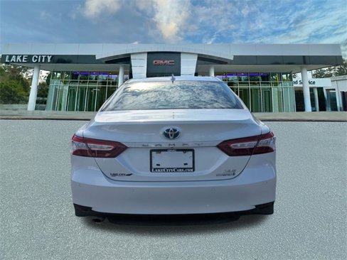Used 2020 Toyota Camry XLE image 4