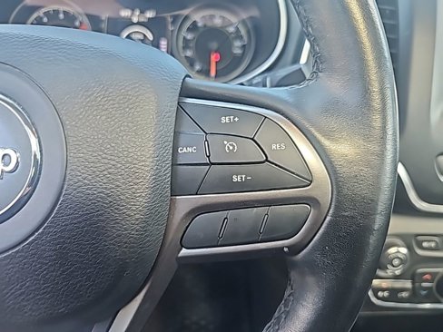 Used 2019 Jeep Cherokee Latitude Plus w/ Comfort/Convenience Group image 26