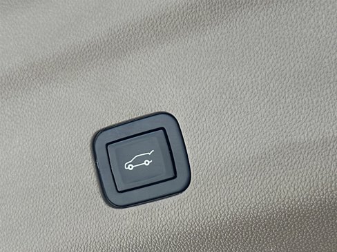 Used 2021 GMC Yukon Denali w/ Denali Premium Package image 12