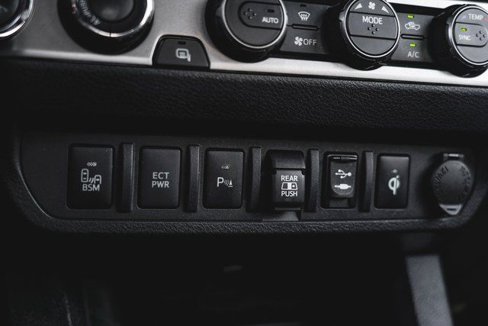 Used 2019 Toyota Tacoma Limited image 28
