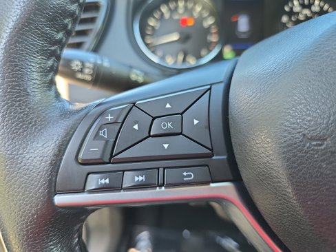Used 2019 Nissan Rogue SL image 17
