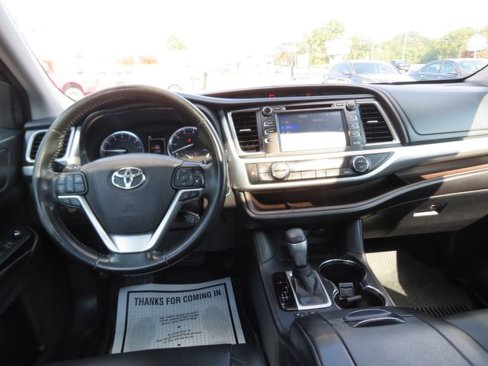 Used 2017 Toyota Highlander XLE image 23