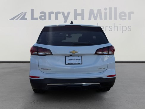 Used 2023 Chevrolet Equinox LT w/ LPO, Floor Liner Package image 4