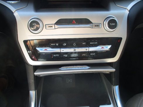 Used 2021 Ford Explorer XLT w/ Equipment Group 202A image 10