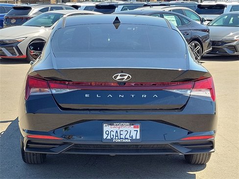 Used 2023 Hyundai Elantra SEL w/ Preferred Accessory Package image 23