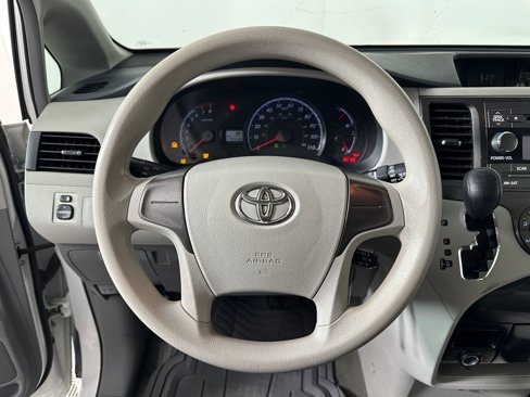 Used 2012 Toyota Sienna LE image 15