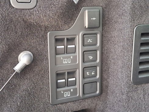 Used 2024 Land Rover Discovery Dynamic SE image 30