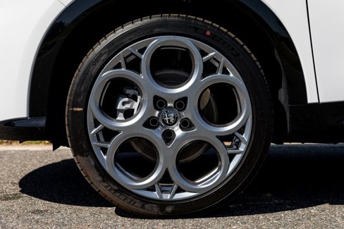 New 2025 Alfa Romeo Tonale w/ Premium Package image 14