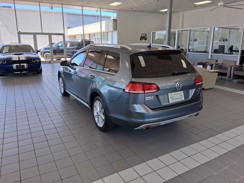 Used 2018 Volkswagen Golf Alltrack S image 3