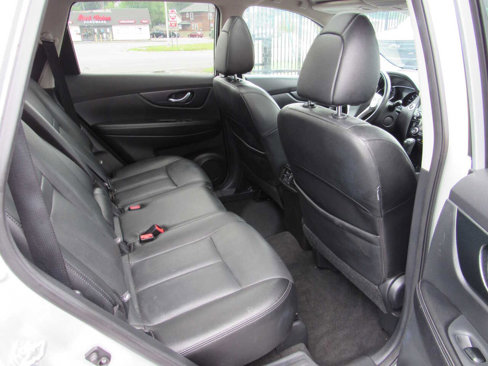 Used 2016 Nissan Rogue SL w/ SL Premium Package image 9