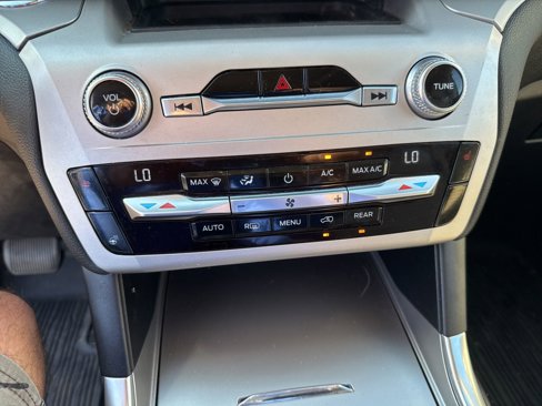 Used 2021 Ford Explorer XLT w/ Equipment Group 202A image 24