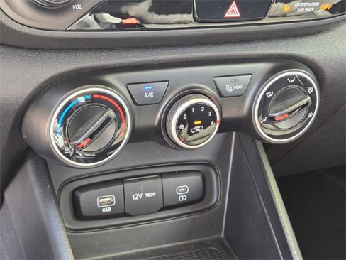 Used 2024 Hyundai Venue SE image 30