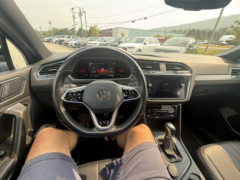 Used 2022 Volkswagen Tiguan SE R-Line image 12
