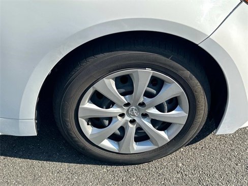 Used 2022 Toyota Corolla LE image 7