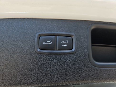 Used 2025 Porsche Macan image 27