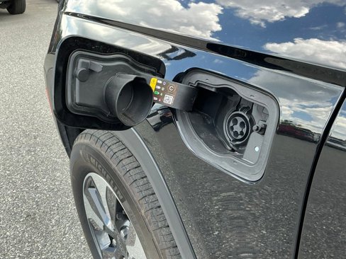 Used 2023 Jeep Grand Cherokee 4WD 4xe image 13