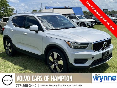 Used 2020 Volvo XC40 T5 Momentum w/ Protection Package Premier image 1