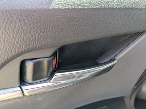 Used 2020 Toyota Camry SE w/ Cold Weather Package image 27