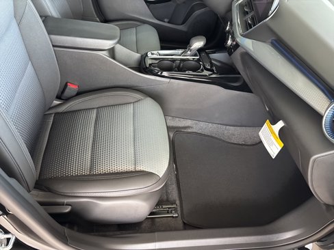 New 2025 Chevrolet Trax LT w/ Sunroof Package image 30