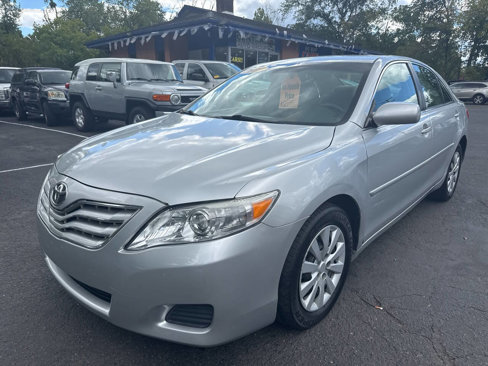 Used 2011 Toyota Camry LE image 1