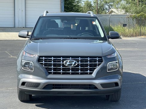 Used 2024 Hyundai Venue SEL image 2