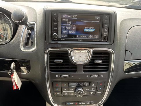 Used 2015 Chrysler Town & Country Limited w/ Trailer Tow Group image 26