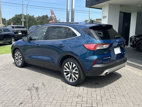 Used 2020 Ford Escape Titanium image 4