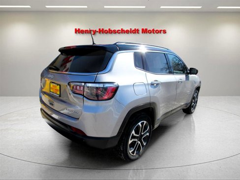 Used 2024 Jeep Compass Limited image 4