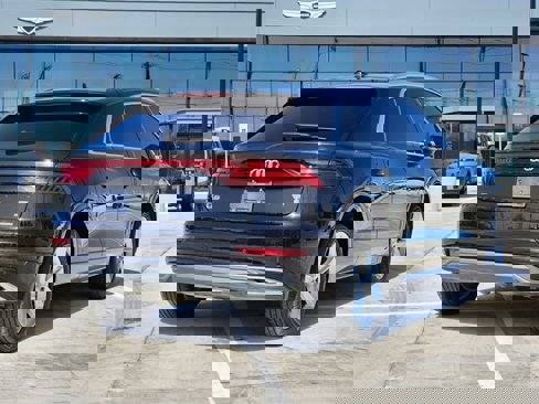 Used 2021 Audi Q8 Premium w/ Convenience Package image 3