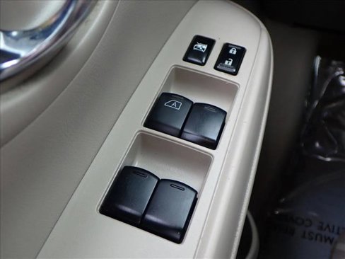 Used 2015 Nissan Versa SV image 20