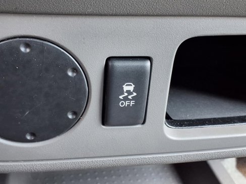 Used 2015 Nissan Frontier SV image 9