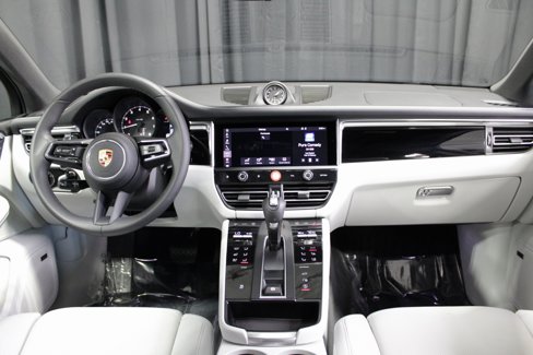 Certified 2025 Porsche Macan image 22