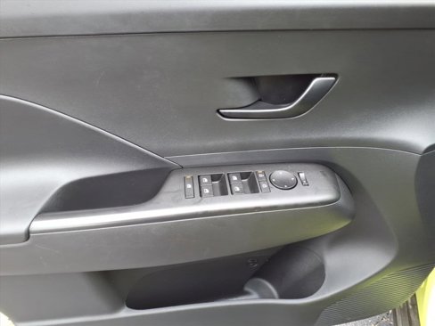 Used 2024 Hyundai Kona SEL image 6