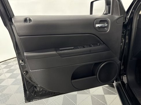 Used 2016 Jeep Patriot Latitude image 32