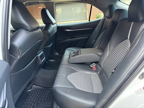 Used 2018 Toyota Camry SE w/ Moonroof Package image 27